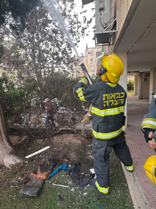 اصابة شخصين اثر انفجار بشقة سكنية في مدينة اللد 